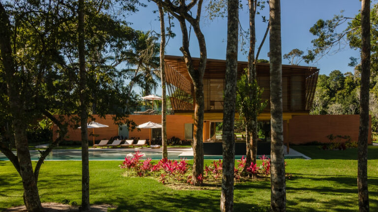 Villa Fasano, desenhada pelo escritório Bernardes Arquitetura, de Tiago Bernardes