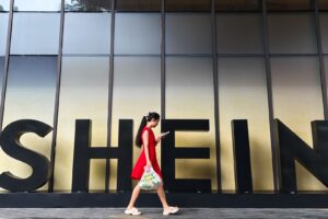 Após anos tentando chegar a Nova York e Londres, a gigante chinesa de fast fashion prepara seu desembarque em Hong Kong com uma avaliação de mercado que pode ser menos de um terço da que alcançou em 2022