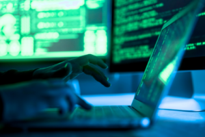 O caso evidencia o problema de jailbreaks e manipulação de sistemas de segurança