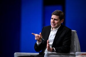 Eduardo Saverin, cofundador do Facebook, encabeça a Lista Forbes de Bilionários Brasileiros 2026