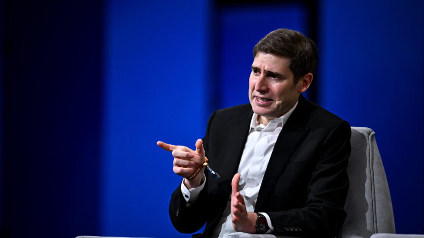 Eduardo Saverin, cofundador do Facebook, encabeça a Lista Forbes de Bilionários Brasileiros 2026