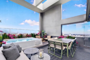 Com áreas de 70 a 110 m², os rooftops privativos do complexo Quantum Bellini contam com piscina própria e vistas panorâmicas para o rio ou para a cidade