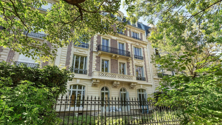 Os Cinco Imóveis Mais Caros de Paris, com Preços de até R$ 400 Milhões