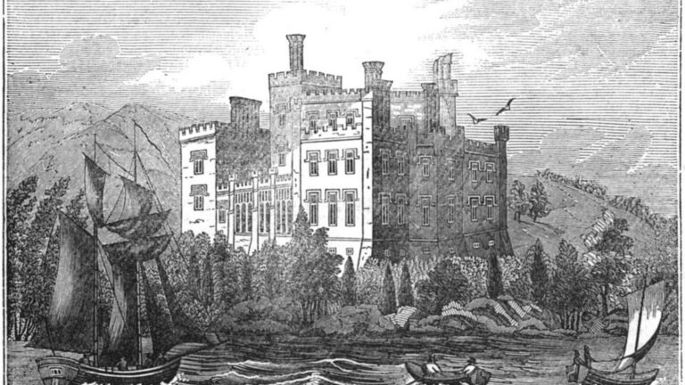 O Strancally Castle foi construído entre 1827 e 1830 e passou para as mãos de Zuckerberg por um valor estimado de até 30 milhões de euros