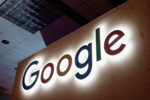 A Google afirma que as novas regras favorecem sites de comparação de preços e serviços de busca vertical (VSS), em setores como hotéis, companhias aéreas e restaurantes.