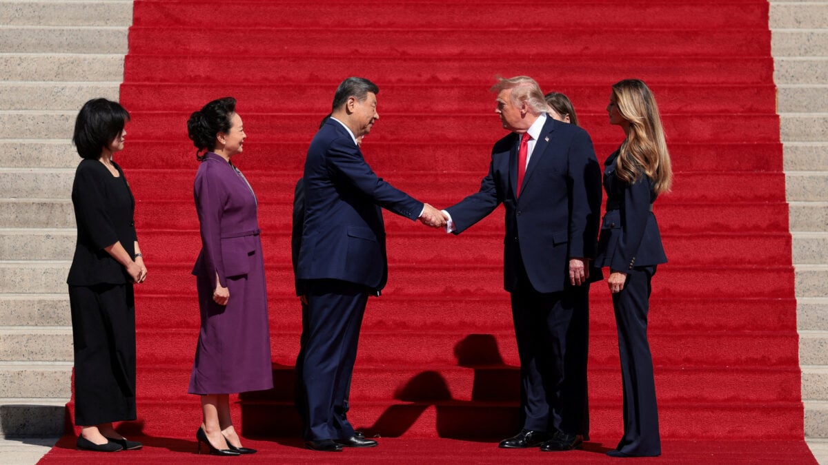 China e EUA Concordam em Dialogar sobre IA e Reduzir Tarifas sobre US$30 Bilhões em Mercadorias