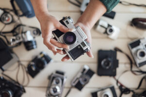 A alta nos embarques globais e novas tendências nas redes sociais ajudam a explicar o interesse renovado por equipamentos fotográficos
