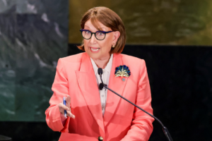 Rebeca Grynspan, ex-vice-presidente da Costa Rica, ficou à frente na terceira votação, com 9 votos de apoio, 5 de rejeição e 1 sem opinião