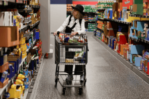 Inflação acumulada em 12 meses ficou em 3,4%, enquanto o núcleo do PCE registrou alta anual de 3,0%