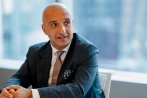 Maziar Mike Doustdar, CEO e presidente da empresa global de saúde Novo Nordisk
