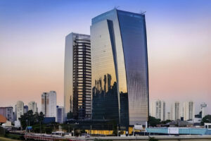 O BTG Pactual aumentou a alocação em fundos como KNCR11 e VISC11 devido ao cenário de juros elevados e ao potencial de reciclagem de ativos
