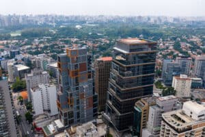 O edifício JK Square fica na Rua Tenente Negrão, no Itaim, e tem 100% de taxa de ocupação com inquilinos como Banco ABC e Uber