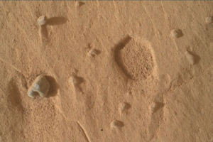 A descoberta ocorreu pelo Rover Curiosity, enquanto explorava os vales do Monte Sharp.