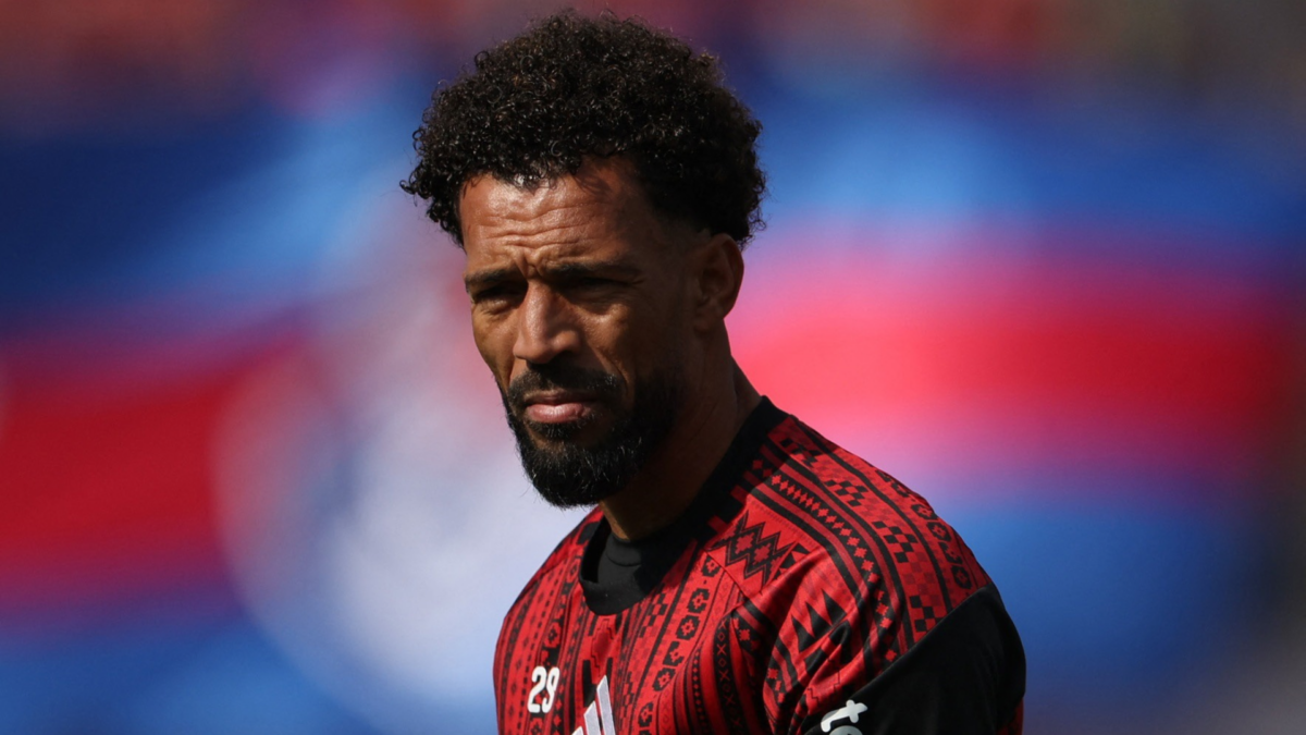 Goleiro Vozinha comemorando defesa histórica