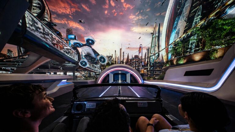A Única Montadora Que Assina a Atração Mais Rápida da Disney e Mostra a Evolução dos Carros