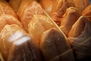 China Deve Disputar Mercado Global de Frango com o Brasil na Próxima Década