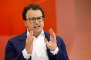 O CEO da Anthropic Dario Amodei, defendeu publicamente maior prudência no desenvolvimento de IA de ponta