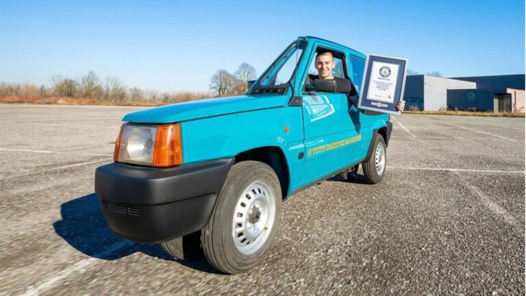 Carro Mais Fino do Mundo Tem 50 Centímetros de Largura e É Dirigível