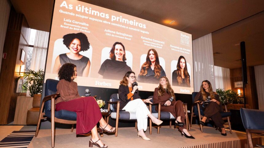 Laiz Carvalho, Juliana Sztrajtman, Katarina Camarotti e Fernanda Almeida durante painel no Forbes Power Lunch Mulheres Mais Poderosas do Brasil
