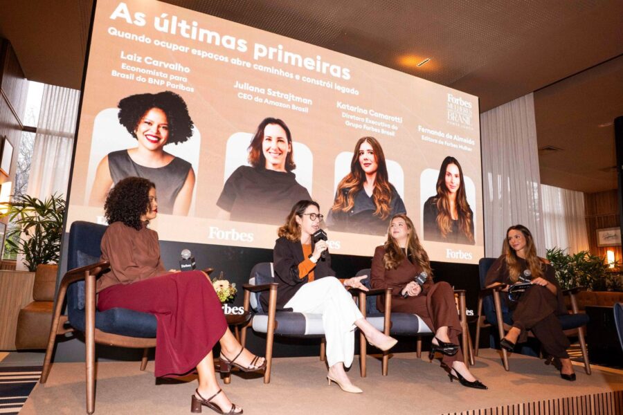 Laiz Carvalho, Juliana Sztrajtman, Katarina Camarotti e Fernanda Almeida durante painel no Forbes Power Lunch Mulheres Mais Poderosas do Brasil