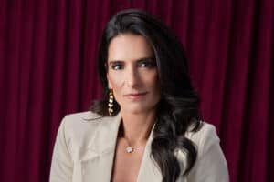Stella Theodorakis é um dos destaques da lista Forbes Mulheres Mais Poderosas do Brasil 2026
