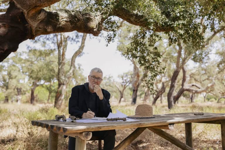 Philippe Starck Cria Seu Refúgio dos Sonhos em Portugal. E Agora Você Também Pode Morar Nele