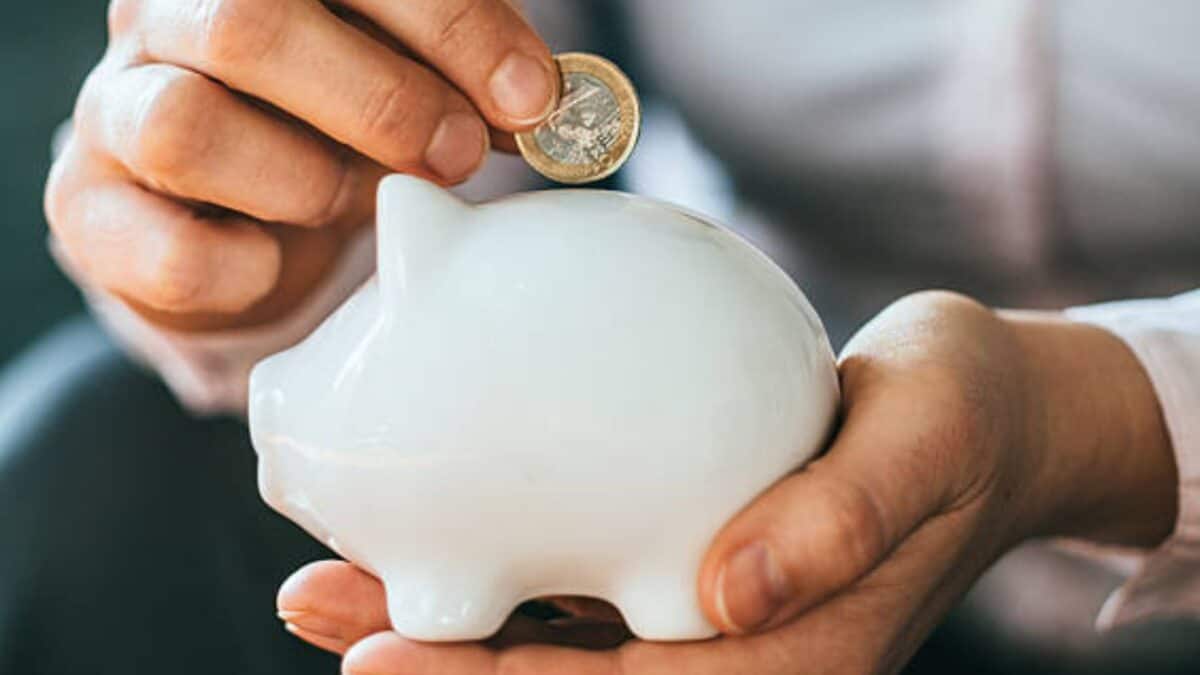 Gráfico mostrando crescimento de crédito e inadimplência bancária
