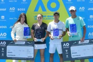 Maria Eduarda Carbone e Livas Damazio vencem torneio disputado em São Paulo e asseguram participação no primeiro Grand Slam do ano em Melbourne