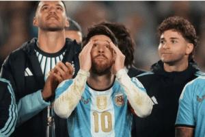 Exposição, porém, provocou assobios, críticas, memes e questionamentos nas redes sociais, porque parte do público esperava uma homenagem exclusivamente dedicada a Messi