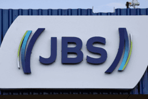 A JBS, acionista majoritária da Pilgrim's, divulgou em agosto que pretendia adquirir as ações que ainda não possuía