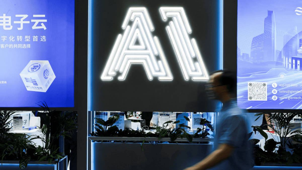 Apenas 13% das Empresas Avançam em IA Diante de Barreiras Regulatórias e Sistemas de TI Antigos
