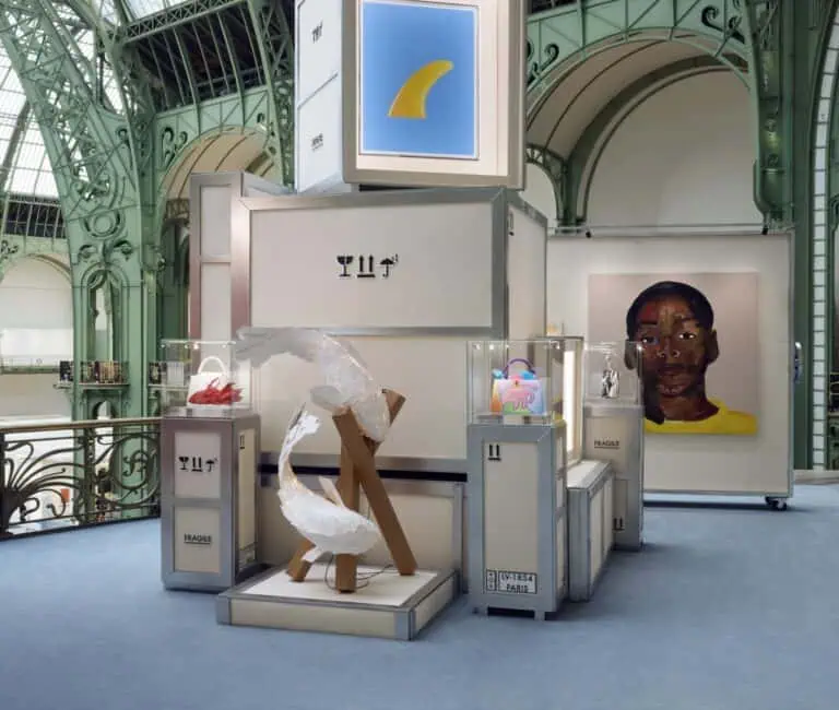 Louis Vuitton Homenageia Icônica Bolsa Capucines em Exposição no Grand Palais