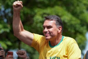 Candidato à Presidência Flávio Bolsonaro durante comício de campanha em Santa Bárbara do Oeste, no interior de São Paulo 3 de outubro de 2026