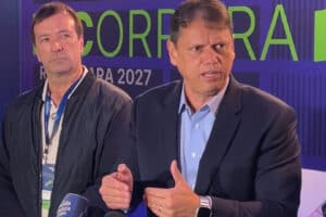 Tarcísio de Freitas durante coletiva de imprensa