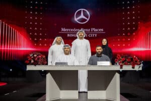 Karim Benzema apareceu no lançamento da Vision Iconic Tower, em Dubai, onde a Binghatti anunciou sua aquisição no masterplan Mercedes-Benz Places
