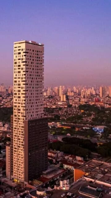 Inaugurado em setembro de 2022 no Tatuapé, o Platina 220 conta com 171,7 metros de altura e reúne uso residencial, comercial e hoteleiro