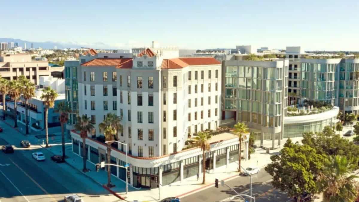 Interior moderno de clube privado em hotel de luxo com área de bem-estar