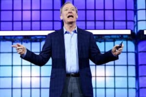 O presidente da Microsoft, Brad Smith, durante o Web Summit Vancouver