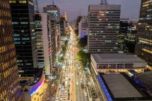 Dados do Índice Superlógica revelam que a base e o topo da pirâmide do mercado concentram as maiores taxas de atraso nos aluguéis