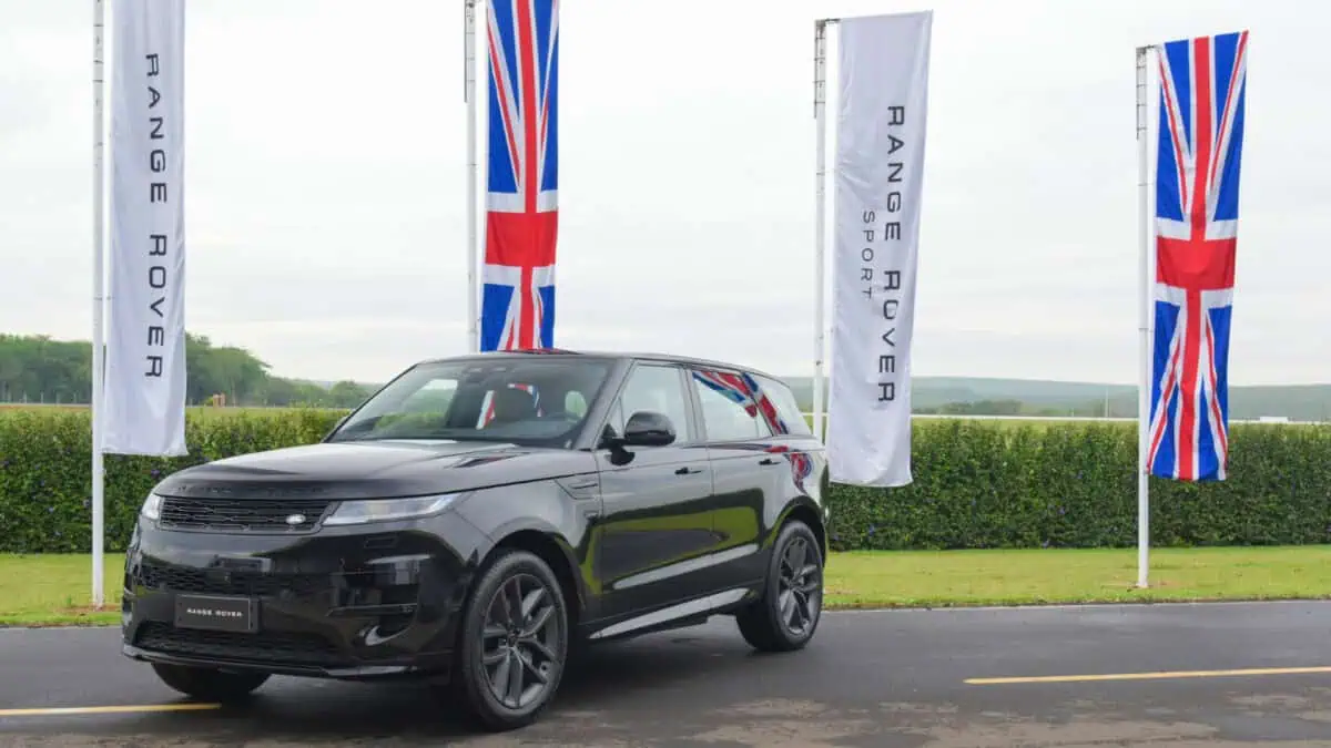 Range Rover Sport Dynamic preto com rodas de 22 polegadas
