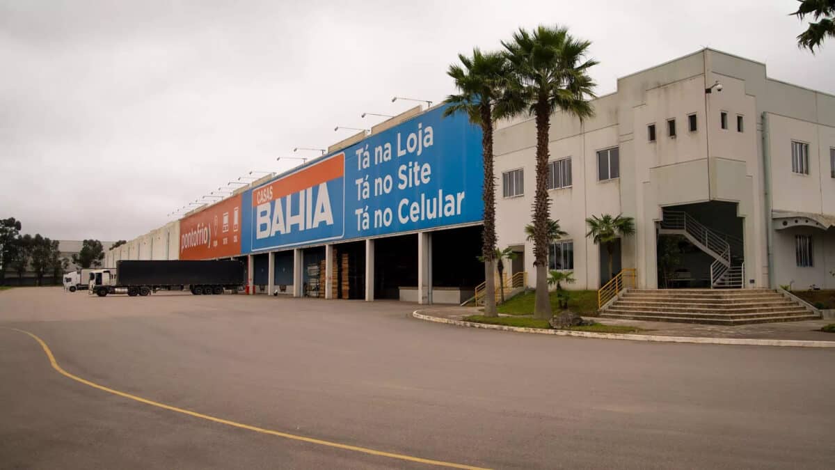 HSLG11: Casas Bahia Paga Aluguel de Contagem, Mas Despejo Segue