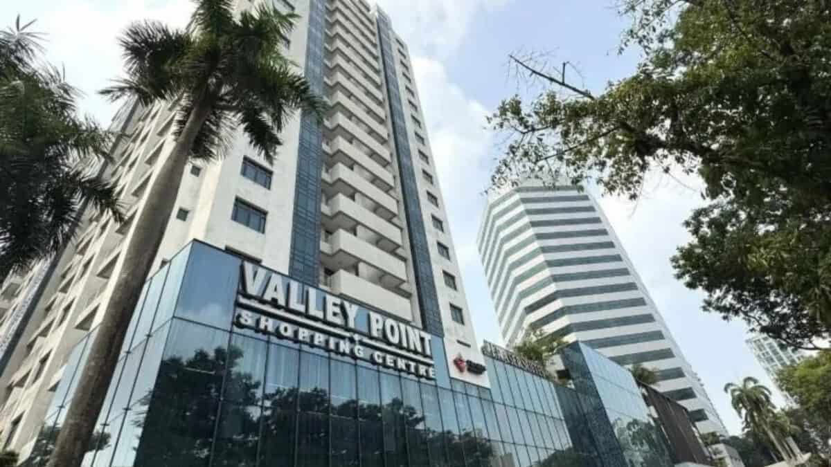 Torre residencial de luxo à beira do rio em Singapura