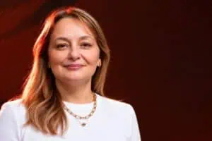 Roberta Fraissat soma passagens pela Crunchyroll e The Walt Disney Company