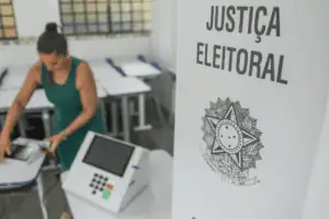 Locais de votação são preparados para o 2º turno das Eleições 2026