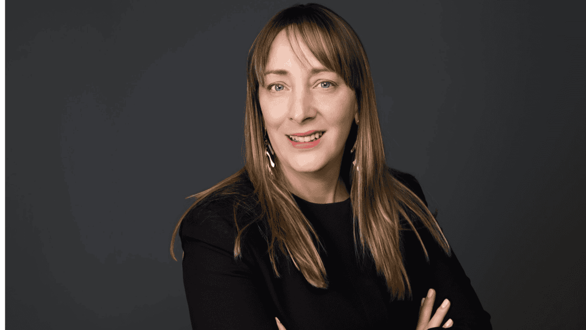 Diretora de Licenciamento da Netflix Paola Ogaz durante entrevista exclusiva sobre estratégias de merchandising e expansão no mercado brasileiro