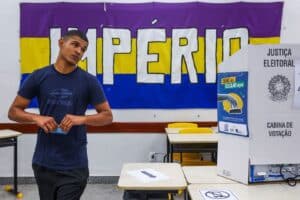 Eleitores Concluem Votação e Aguardam Apuração do Primeiro Turno Presidencial
