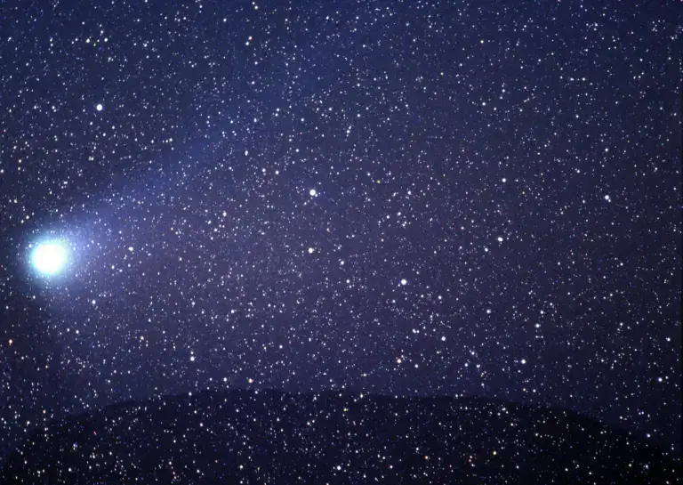 Cometa Halley sobre Uluru, interior da Austrália, 1986