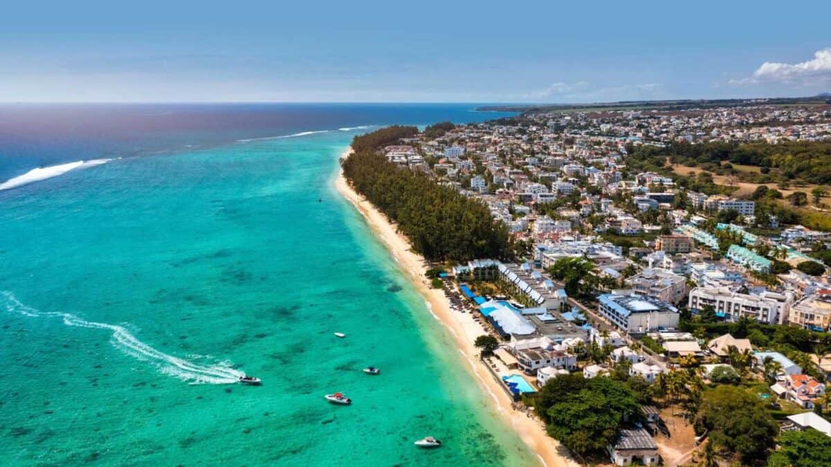 Paisagem costeira do Uruguai representando melhores destinos para aposentadoria