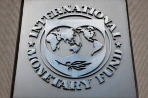 FMI Alerta para Impactos de Longo Prazo das Crises de Custo de Vida nas Expectativas de Inflação
