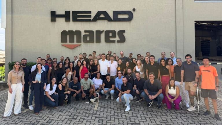 Ronaldo com a equipe por trás da operação das marcas HEAD e MARES no Brasil
